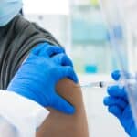 疫苗接種，21世紀全球外勞集團為海外工人提供專業醫療支援與疫苗接種服務.