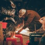 高雄外勞工作場景，焊接工人進行維修作業，展示台灣外勞工程能力與產業合作。.