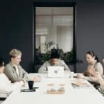 多元國際工作團隊合作辦公環境，展現21世紀全球外勞集團專業形象.