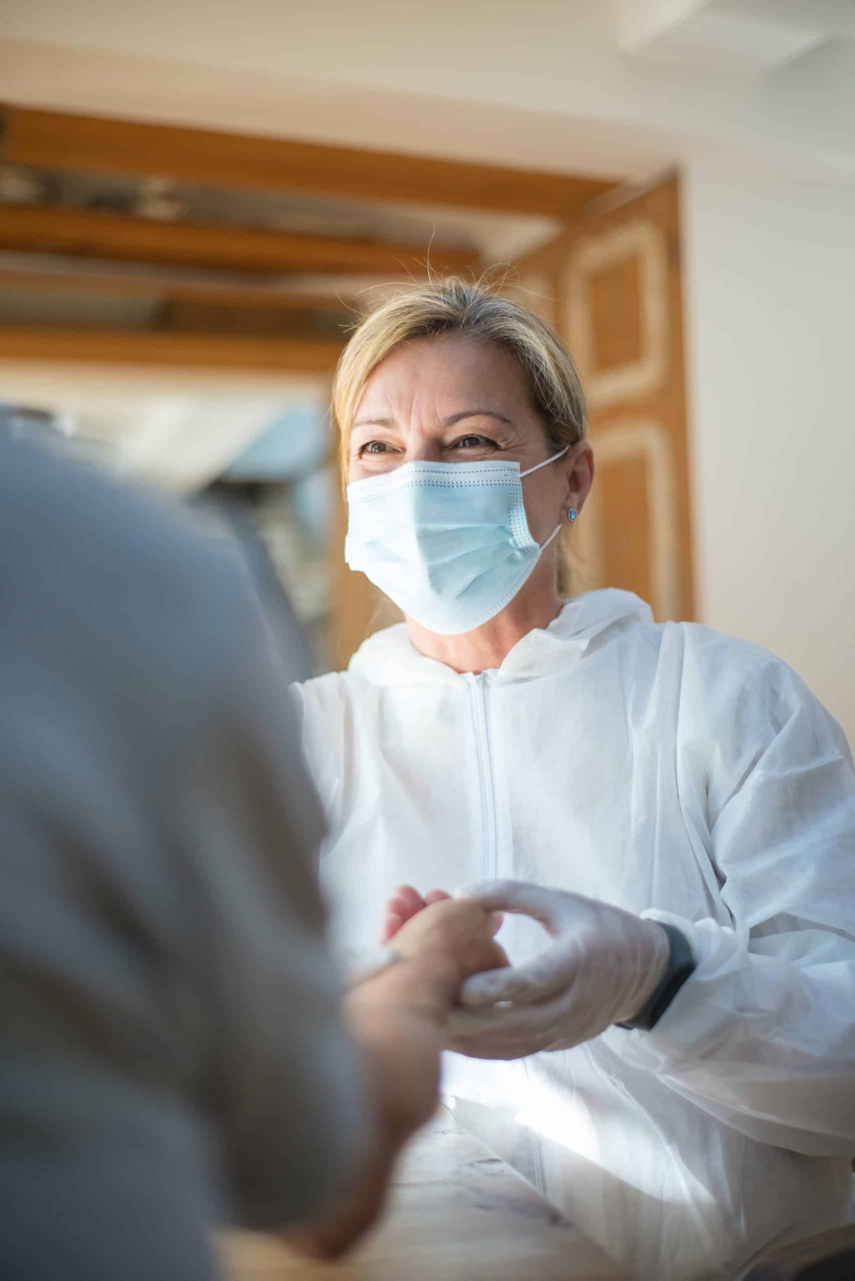 外籍看護｜健保署媒合醫院到宅傷口照護 機構可申請示意圖