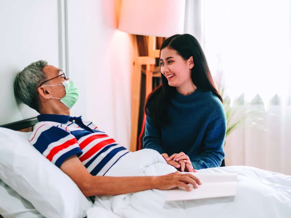 工作與照顧外籍勞工互動的溫馨時刻.