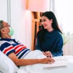 工作與照顧外籍勞工互動的溫馨時刻.