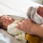 出生嬰兒正在被照顧，展現專業育幼照護服務與關愛。.