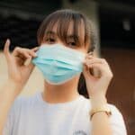 防疫口罩, 青年女性戴口罩, 健康安全保護, 外勞集團, 21世紀全球外勞集團.