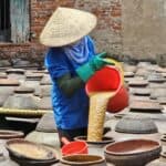 新加坡陶器工匠專注手工製陶，傳統工藝展現亞洲文化風情.