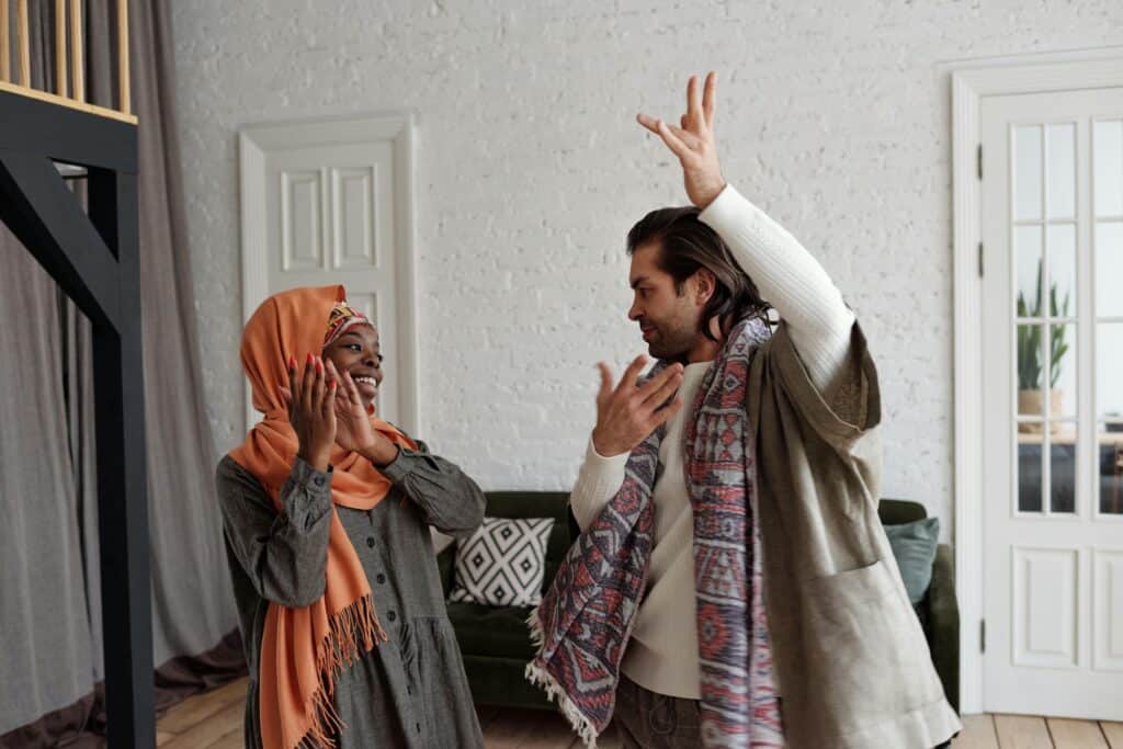 多國外勞交流，推廣多元文化融合與合作，展現21世紀全球外勞集團精神。.