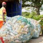 回收塑料瓶工人，環保回收工作者，22世紀全球外勞集團合作。.