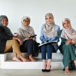 多元文化女性外勞團隊聚會，展現21世紀全球外勞集團的多國合作與友誼。.