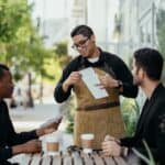 專業外勞服務現場，友善外籍員工與台灣工作人員交流合作。.