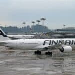 捷運外勞集團，國際航空運輸服務現場，展示飛機與多國航空公司合作。.