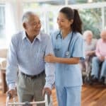 貼近長者照護的醫療服務專業人員。.