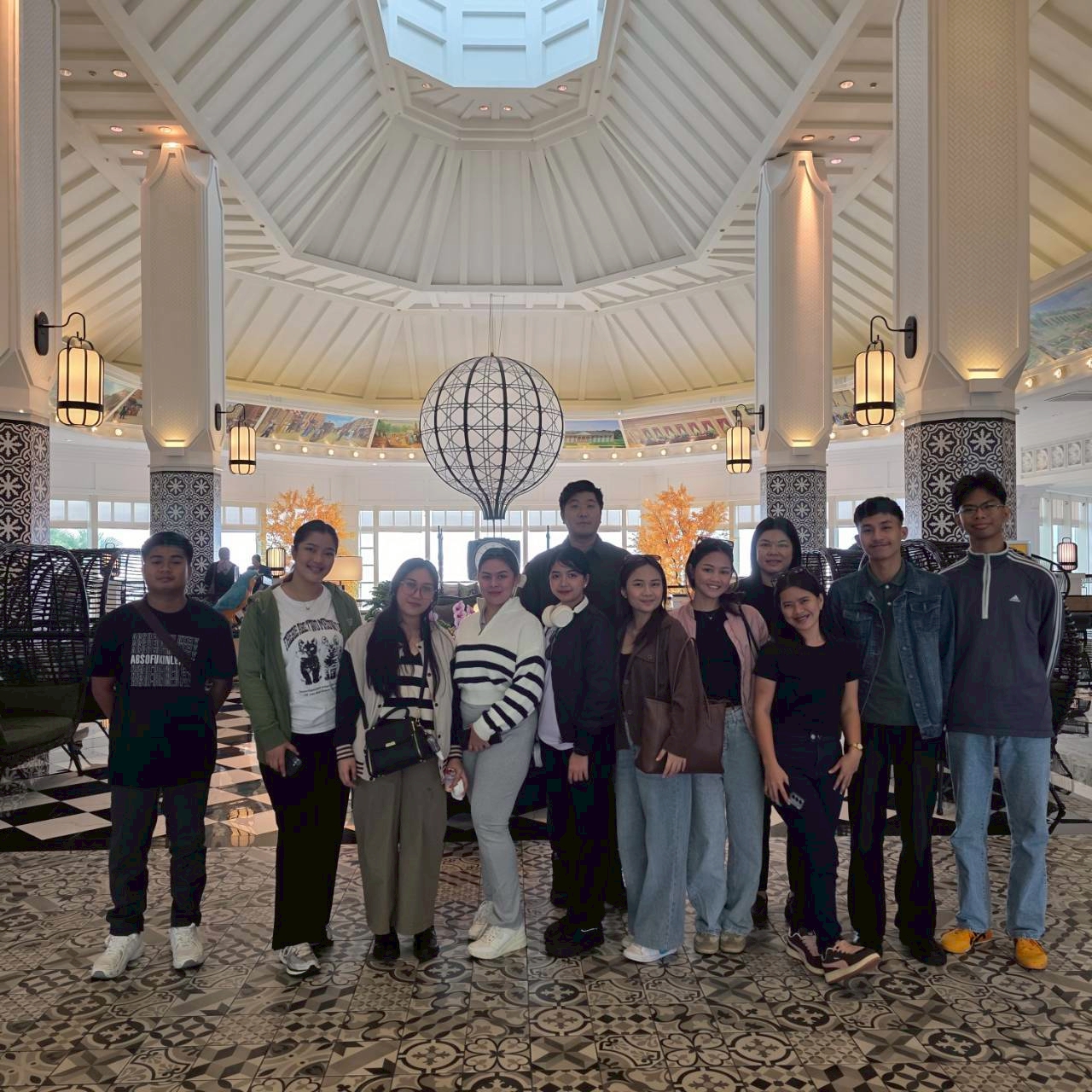 遠雄悅來大飯店國際實習生與21世紀人力團隊專業合影